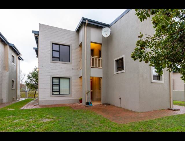 2 BEDROOM APARTMENT SOLD IN BURGUNDY ESTATE